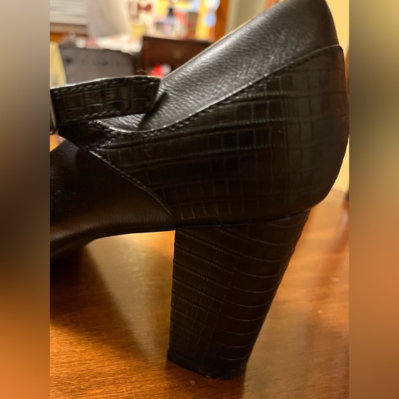 Clarks women’s Mary Jane shoes size 8.5 black leather - Picture 6 of 7